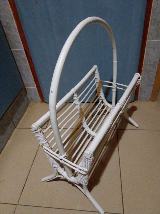 Revistero in vimini di bambù