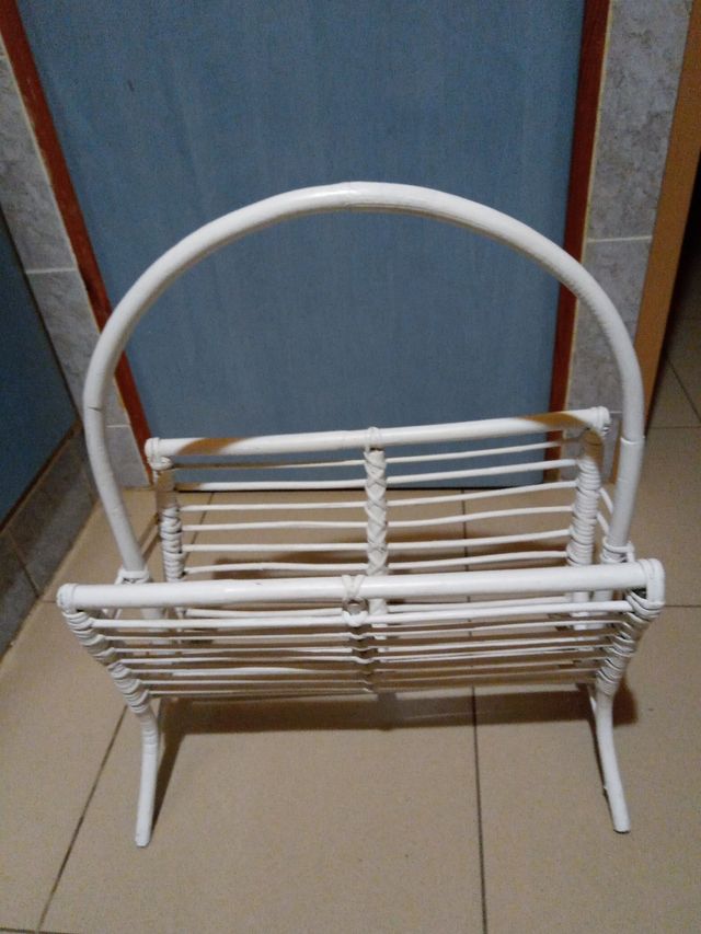 Revistero in vimini di bambù