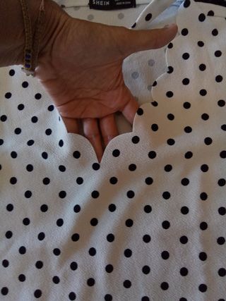 TOP LUNARES BLANCO/NEGRO+REGALO BROCHE SIN ESTRENO