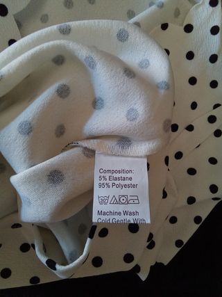 TOP LUNARES BLANCO/NEGRO+REGALO BROCHE SIN ESTRENO