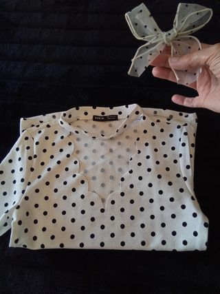 TOP LUNARES BLANCO/NEGRO+REGALO BROCHE SIN ESTRENO