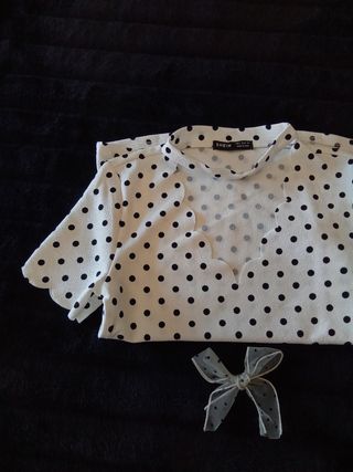 TOP LUNARES BLANCO/NEGRO+REGALO BROCHE SIN ESTRENO