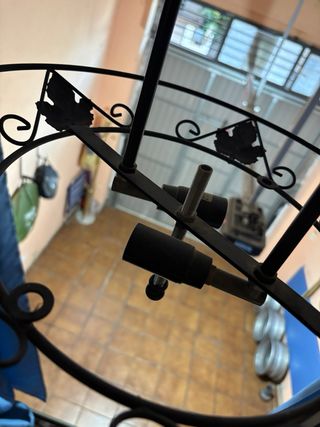 Lámpara de metal negra