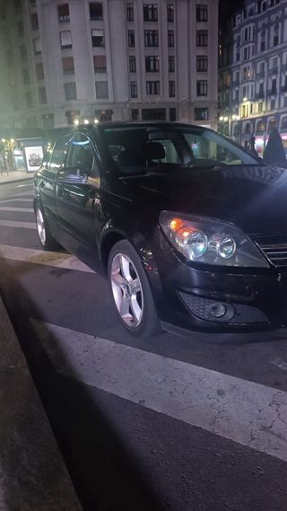 Opel Astra 2010 sport