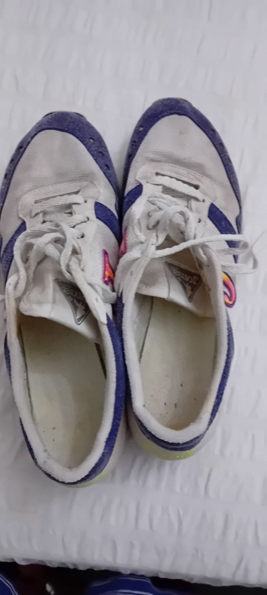 Zapatillas de correr; marca JOMA