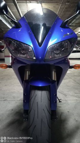 Yamaha R1 - Moto Azul