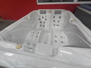 JACUZZI SEMINUEVO + GARANTIA + TAPA + ESCALERA