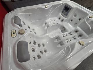 JACUZZI SEMINUEVO + GARANTIA + TAPA + ESCALERA