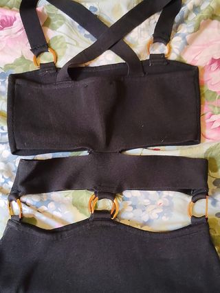 Vestido Bershka tubo, cut out, aros metal. TS