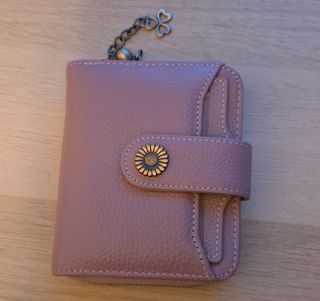 Cartera piel color malva es de piel
