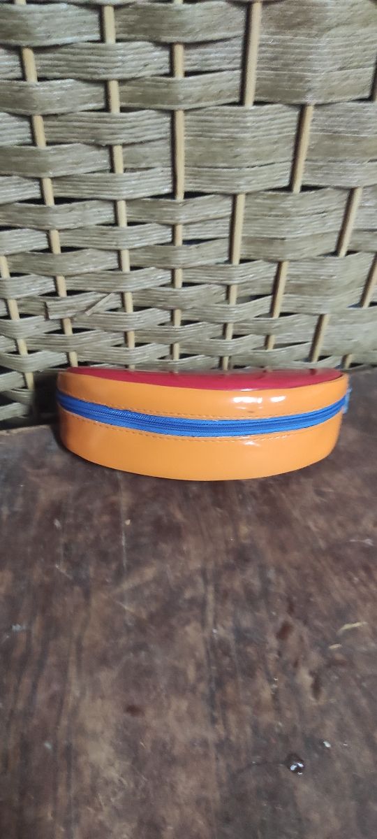 Gafas de sol infantiles con funda y cordon de colg