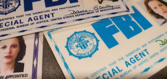 Expediente X Réplicas exactas de las credenciales