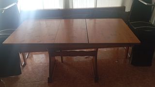 Mesa extensible de madera + 4 sillas + banco 