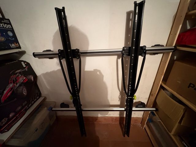 Baca aluminio Feuvert con 2 portabicicletas.