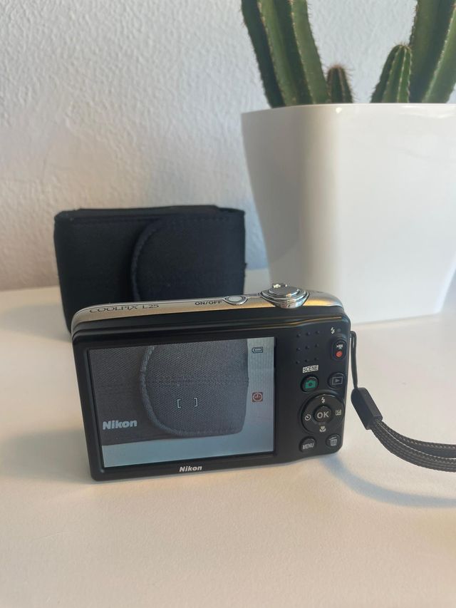 Nikon COOLPIX L25 - Cámara digital + Funda