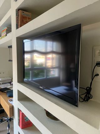 TV Sony Bravia 32" con soporte
