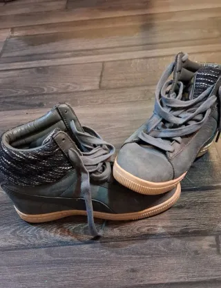 Botas Puma grises cuña.