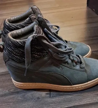 Botas Puma grises cuña.