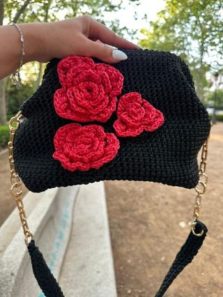Bolso crochet negro-rojo hecho a mano