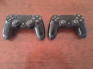 PS4 Slim 1 Tb (PlayStation 4) - 2 mandos