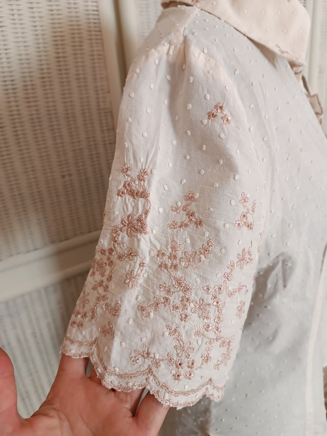 Camicia ricamata beige