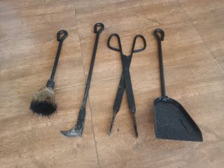 Juego herramientas chimenea de hierro forjado.