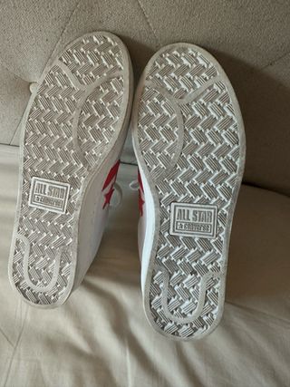 Converse rojas y blancas