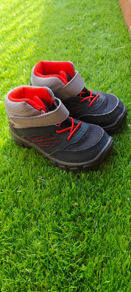 Bota de montaña niño