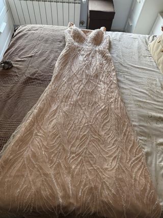 Vestido novia beige pedreria