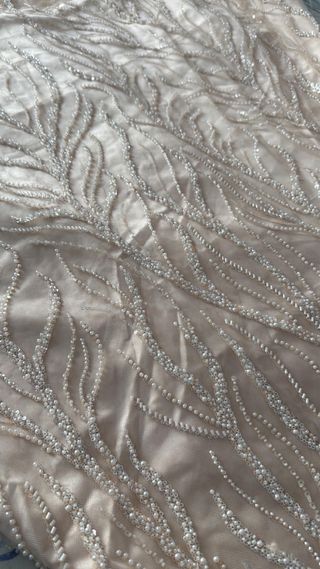 Vestido novia beige pedreria