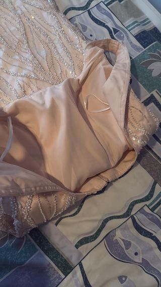 Vestido novia beige pedreria
