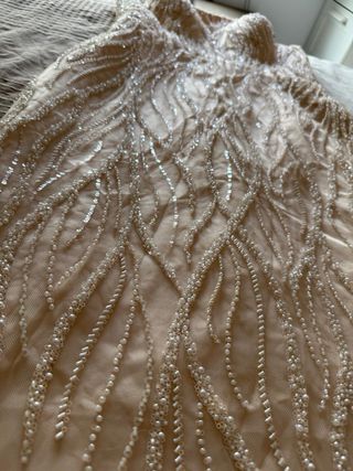 Vestido novia beige pedreria