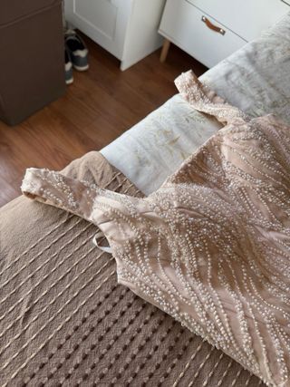 Vestido novia beige pedreria
