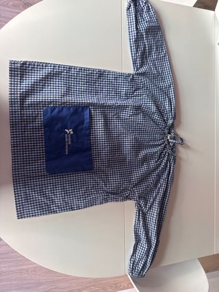 Bata colegio Teresianas niña talla 4