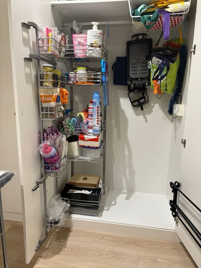 Columna despensa extraíble metal gris