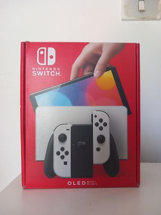 Nintendo Switch OLED bianca