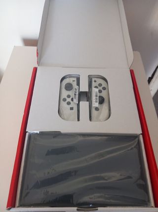 Nintendo Switch OLED bianca