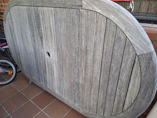 Mesa teka plegable de exterior.