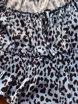 Blusa estampada hombros caida verano