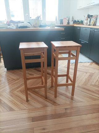 2 Taburetes madera maciza