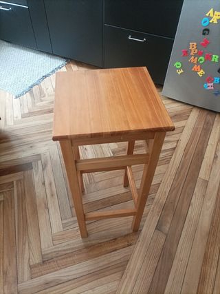 2 Taburetes madera maciza