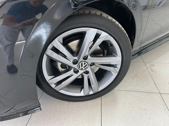 Volkswagen Golf 2021