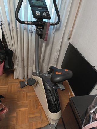 Bicicleta estática BH Fitness