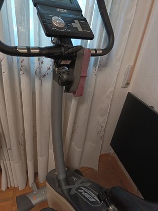 Bicicleta estática BH Fitness