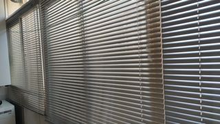 3 Cortinas venecianas de aluminio plata. Leer bien