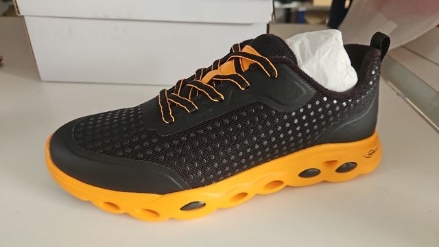 Zapatillas deportivas mujer - negras y naranjas