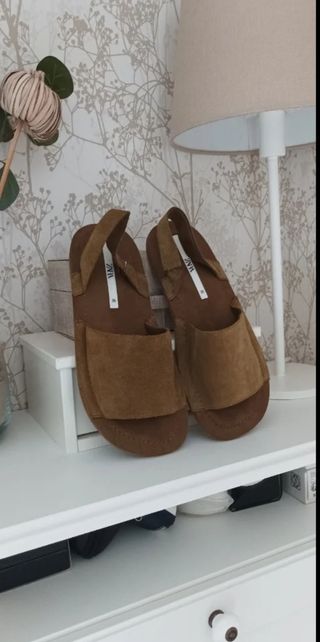 Sandalias Zara piel marrón, talla 36