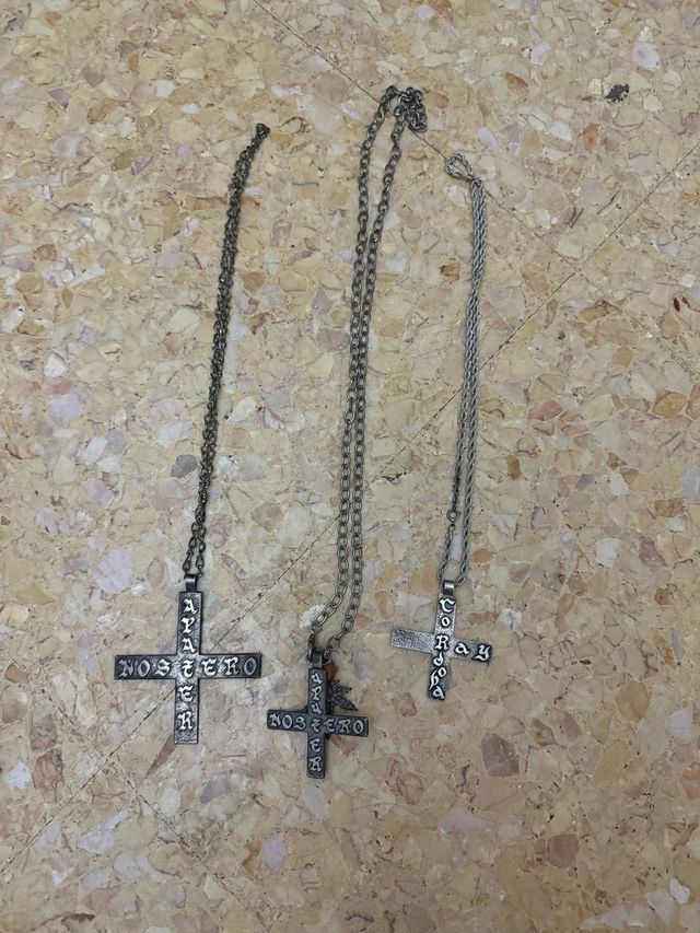 Cadenas con cruces plateadas 12 euros unidad