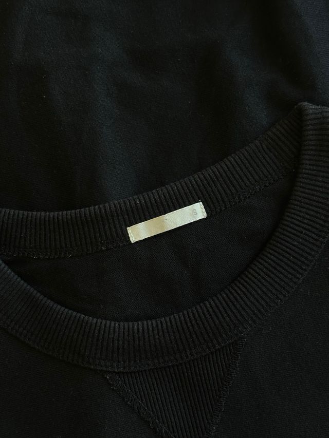 Maglietta nera Uniqlo GU stile minimal