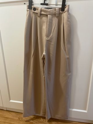 Pantalones Stradivarius beige, talla XXS